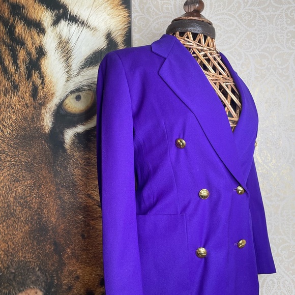 ESCADA - Picture 4 of 12